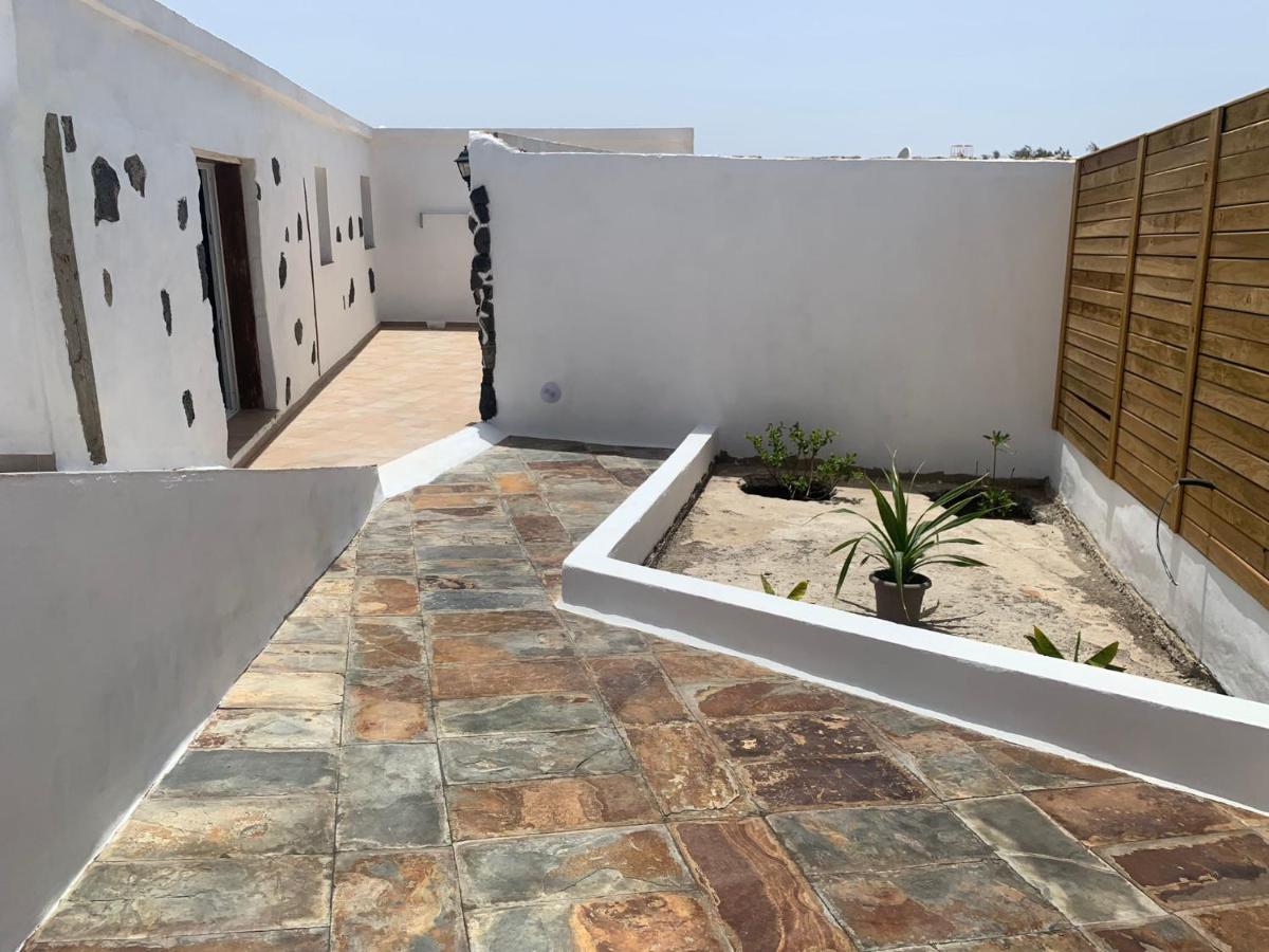 Apartment In Famara Beach Teguise  Extérieur photo