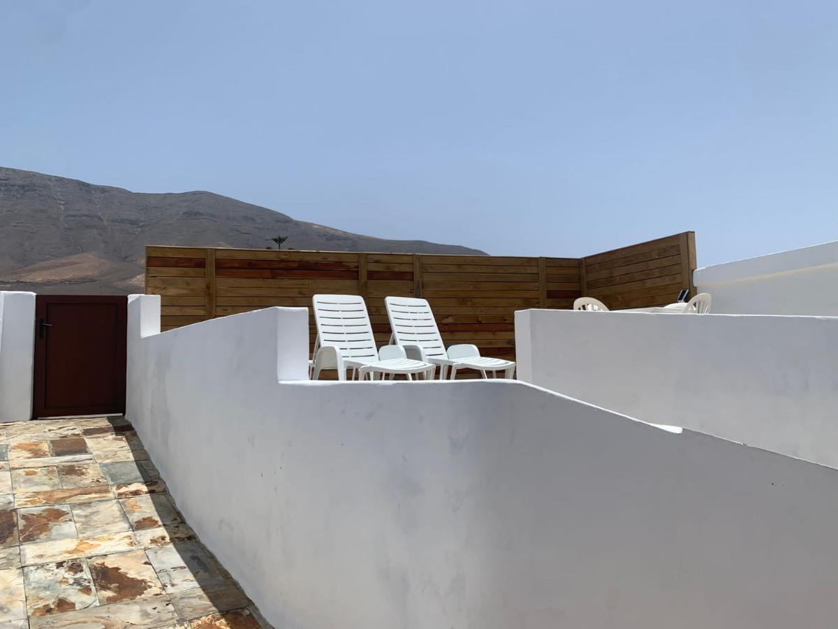 Apartment In Famara Beach Teguise  Extérieur photo