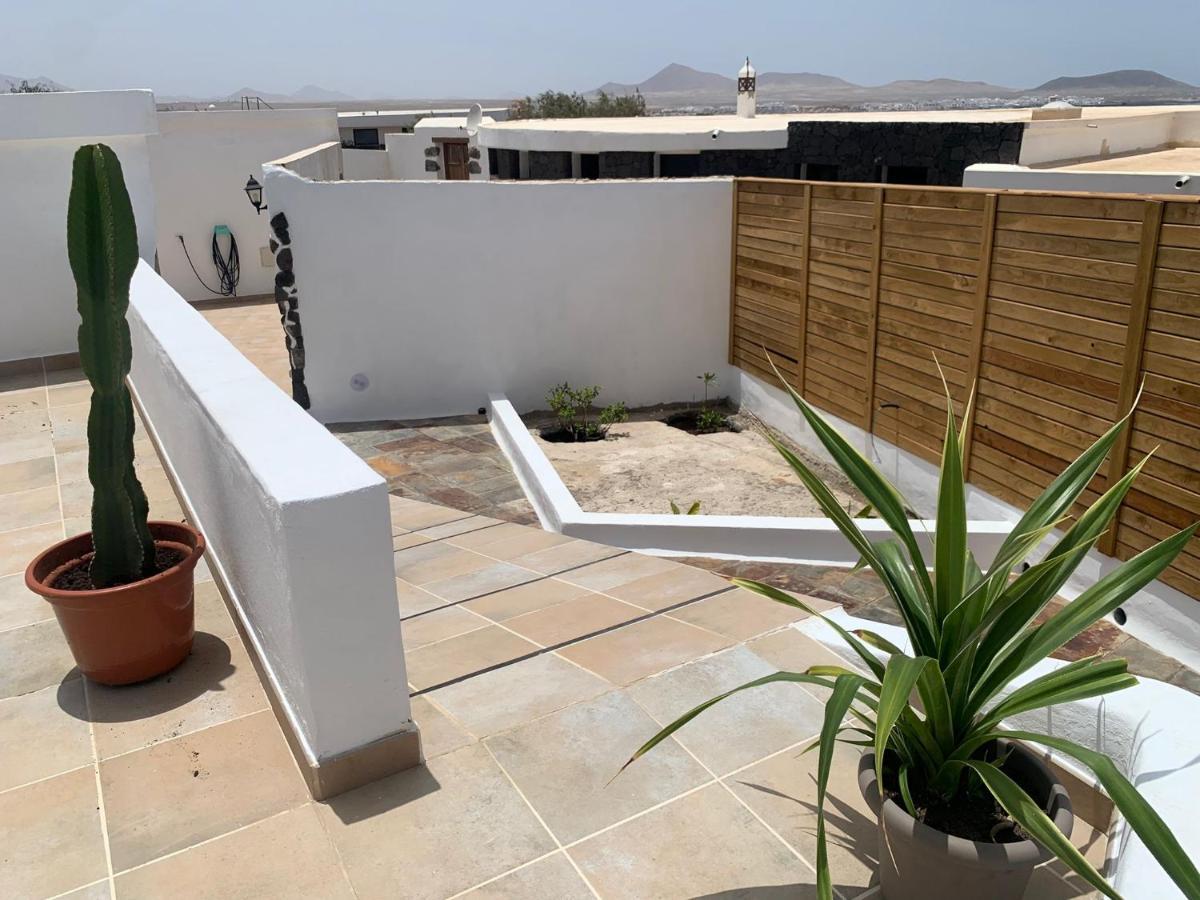 Apartment In Famara Beach Teguise  Extérieur photo